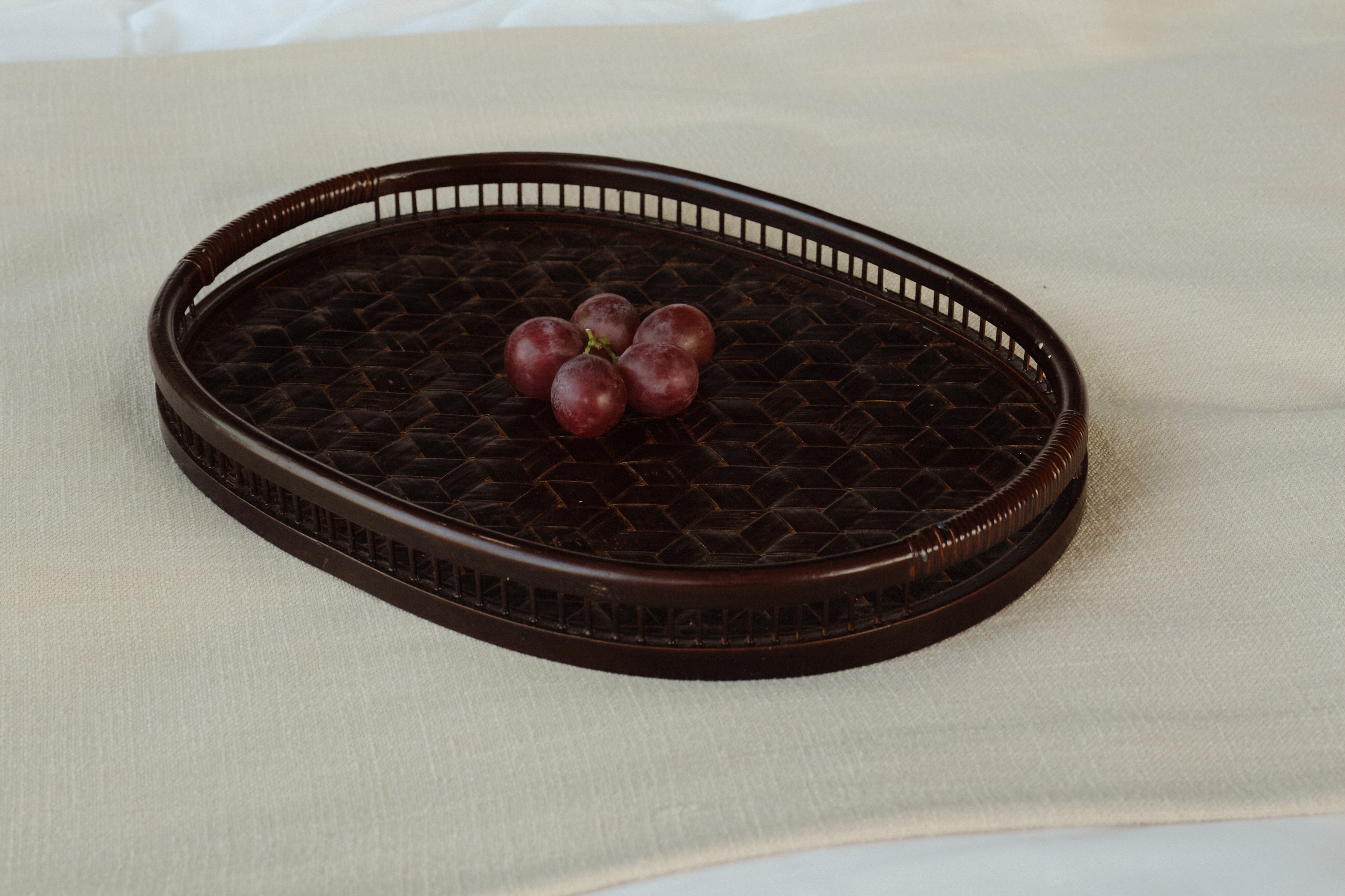 Nurturing Connections: Creating Relationship Harmony with LUYI Pieces