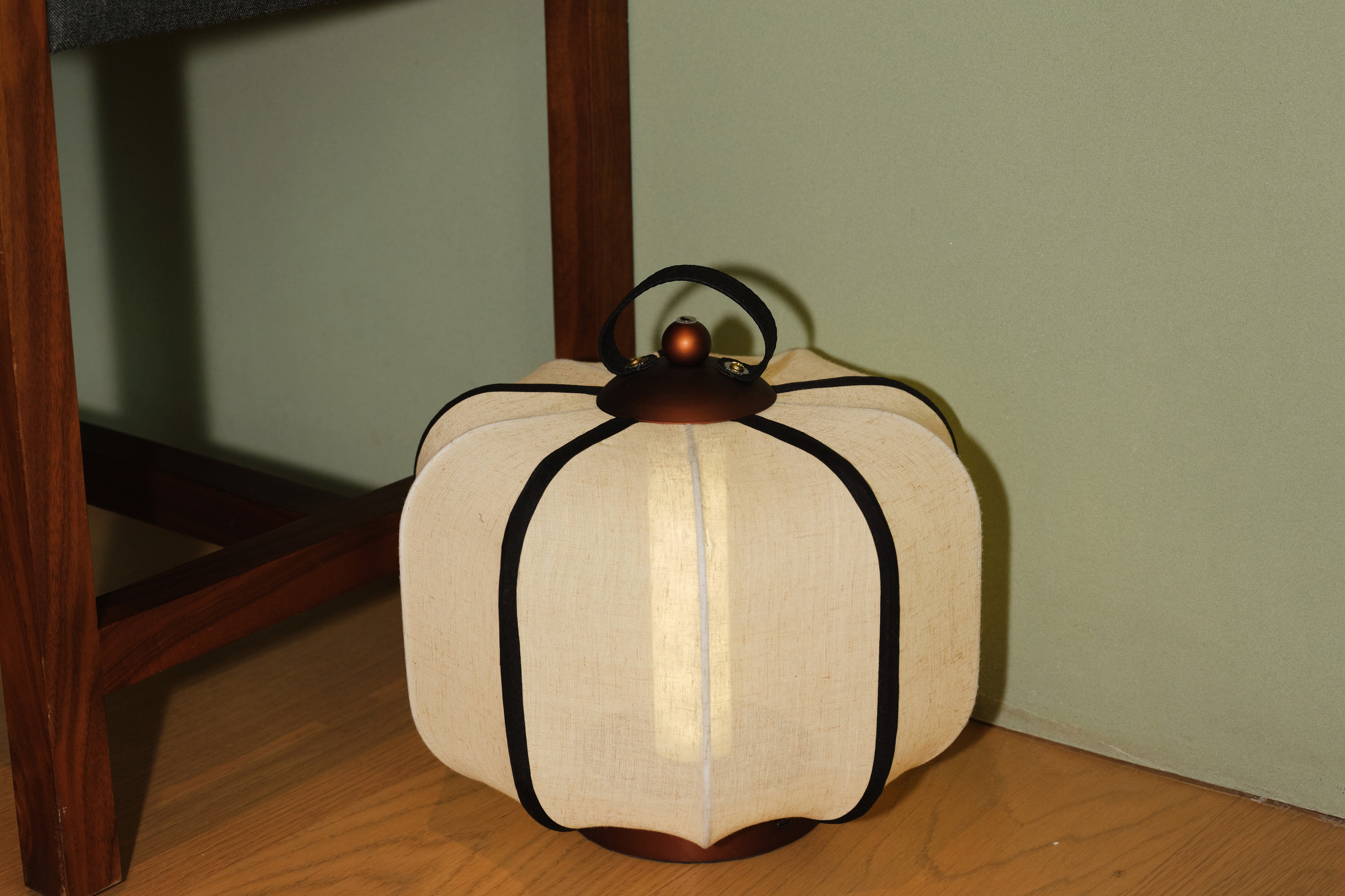 Illuminate Your Evenings: How LUYI’s Artisan Lantern Lamps Create a Sanctuary of Light
